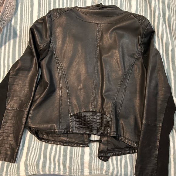 Bernardo Women’s Leather Jacket - Picture 3 of 3